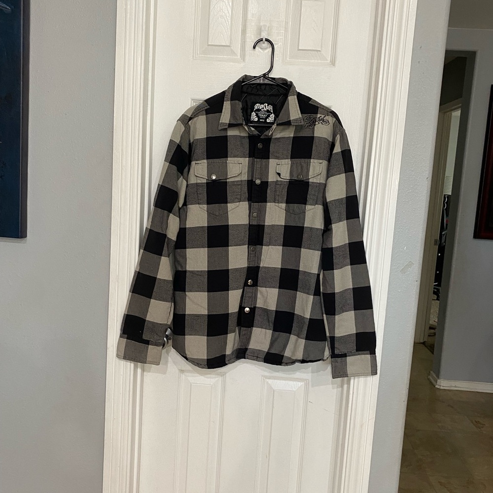 Rip Curl Men Large gray and black plaid flannel shirt features chest pockets
